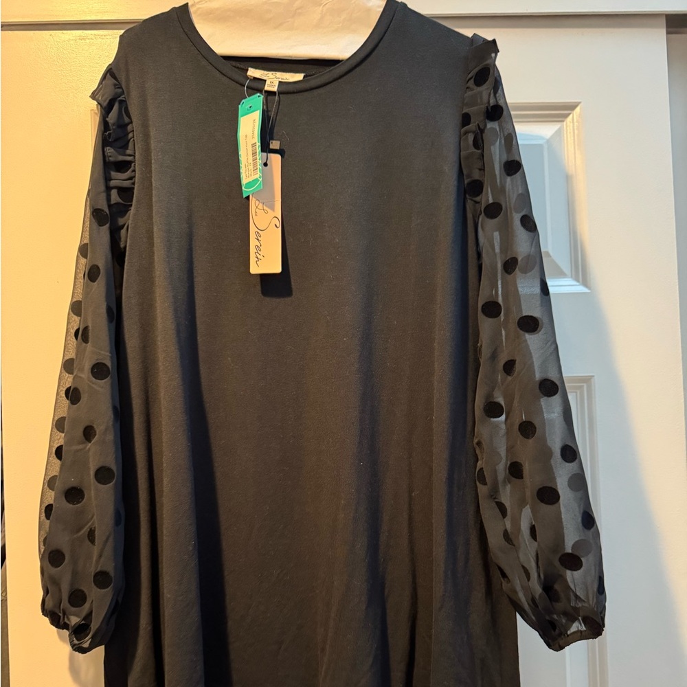 NWT Black Polka Dot Sleeve Top